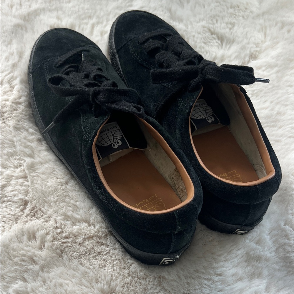 Last Resort AB unisex Black Suede Low-Top Sneakers
